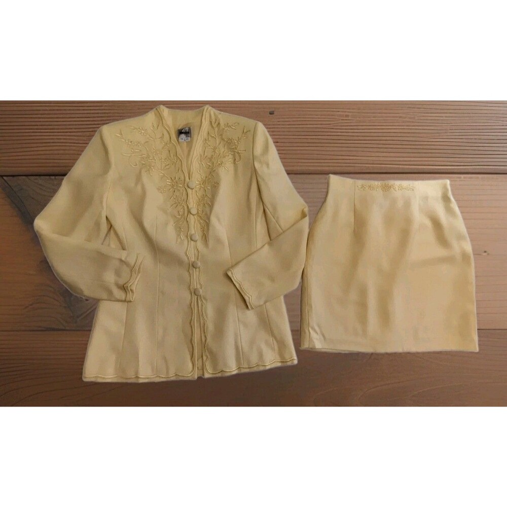 Vintage Leslie Fay Dresses Yellow Jacket And skirt suit Sz 10 Floral embroidery